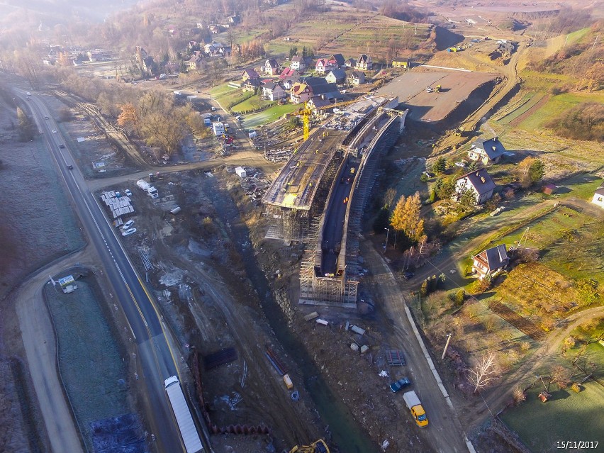 Budowa ekspresowej zakopianki. Nowa trasa rośnie jak na drożdżach [ZDJĘCIA]