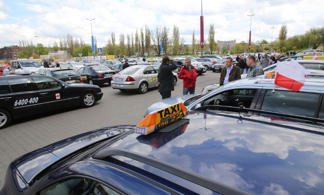 W każdym mieście, w którym pojawili się przewoźnicy Uber i Bolt miejscowi taksówkarze organizowali protesty przeciw ich zdaniem nieuczciwej konkurencji. Czy od stycznia  sytuacja na rynku przewozów się zmieni?