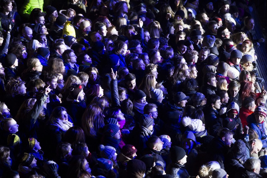 Zakończenie WOŚP na Rynku w Krakowie - Światełko do nieba i koncert "Kabanosa" [ZDJĘCIA]