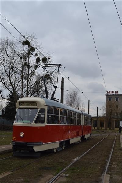 102Na prezentuje się znakomicie. Zobacz tramwaj z zewnątrz,...