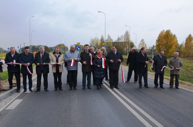 Budowa i rozbudowa drogi wojewódzkiej Nr 690 na odcinku Ostrożany – Siemiatycze trwała od marca ubiegłego roku do lipca br. Całkowita wartość projektu wyniosła 61,2 mln zł. w tym 60,5 mln zł. z budżetu środków europejskich oraz 612 tyś zł. z budżetu województwa.