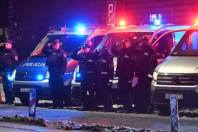 We wtorek (5 grudnia) o godz. 17 zawyły syreny w policyjnych radiowozach przed Komendą Wojewódzką Policji we Wrocławiu