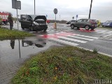 Zderzenie dwóch samochodów w Chrząstowicach. Bus najechał na tył osobówki, która zatrzymała się przed przejściem dla pieszych