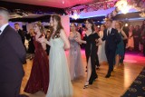 Studniówka 2023. Maturzyści z ILO w Wejherowie zatańczyli poloneza. Szyk, klasa i styl w Faltomie w Rumi | ZDJĘCIA, WIDEO