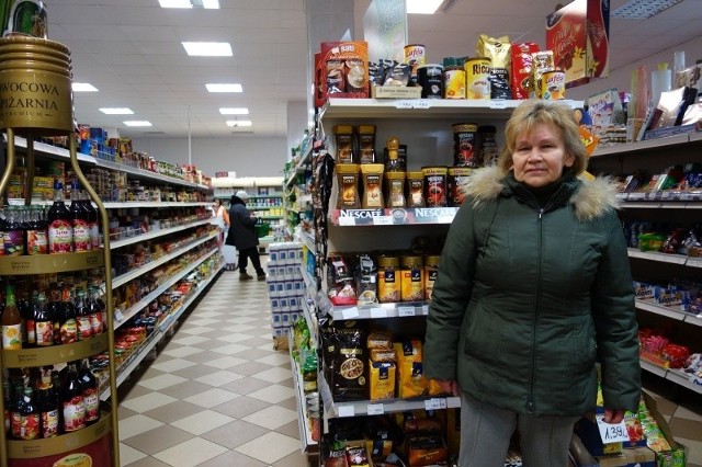 Z powodu zamknięcia ul. Sikorskiego, do sklepu spożywczego Teresy Dobrowolskiej trafia o wiele mniej klientów. &#8211; Musiałam wręczyć wypowiedzenia pięciu pracownikom &#8211; mówi z żalem kobieta.