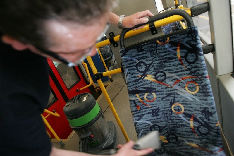 Wielkie czyszczenie tapicerki w tramwajach (ZDJĘCIA)