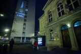 35. rocznica wprowadzenia stanu wojennego. Iluminacja na budynku Urzędu Wojewódzkiego w Bydgoszczy