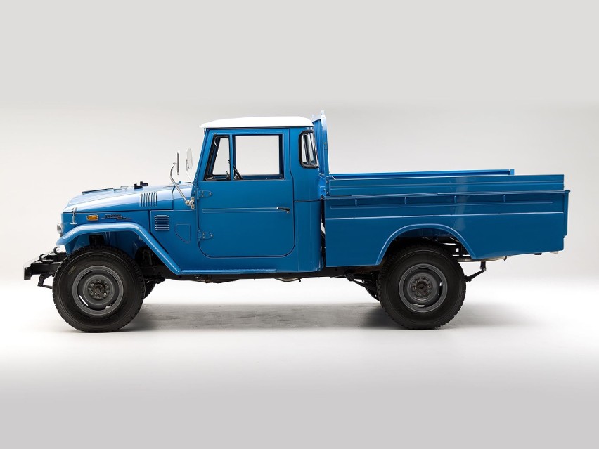 Land Cruiser FJ45 pick-up...