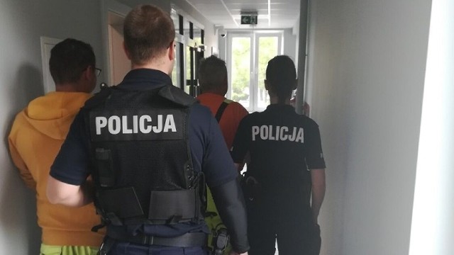 Pruszcz Gdański. Policjanci zatrzymali czterech mężczyzn podejrzewanych o zanieczyszczenie środowiska