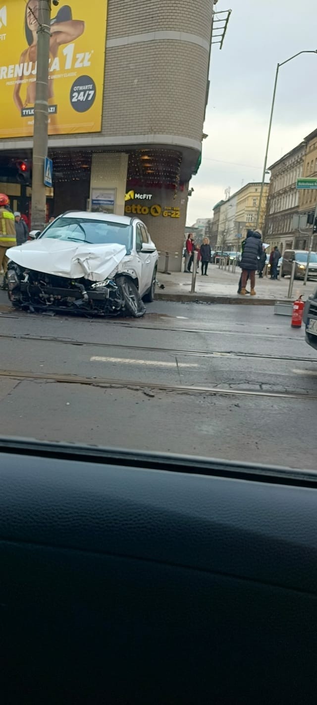 Zderzenie dwóch samochodów osobowych w Szczecinie