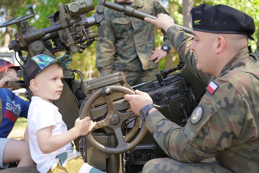 Mundurowy Dzień Dziecka w CSMW. Świetna zabawa i nauka dla...