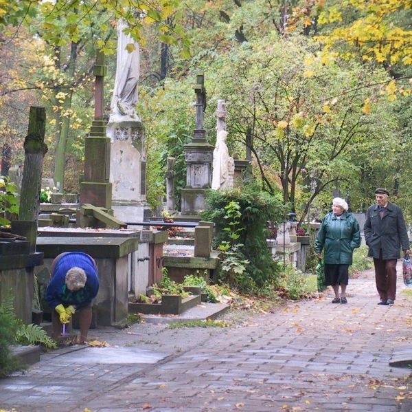 Nowe stawki opłat za dzierżawę terenu pod grobowcami na cmentarzu przy ulicy Limanowskiego w Radomiu obowiązują od dwóch miesięcy.