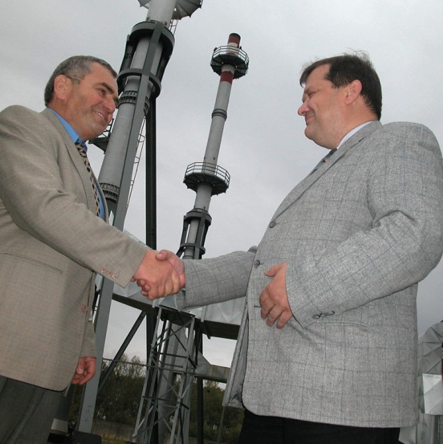 W 2005 roku wydawało się, że Wojciech Huczyński (z prawej) dogadał się z prezesem ECO Wiesławem Chmielowiczem w sprawie miejskiej ciepłowni.