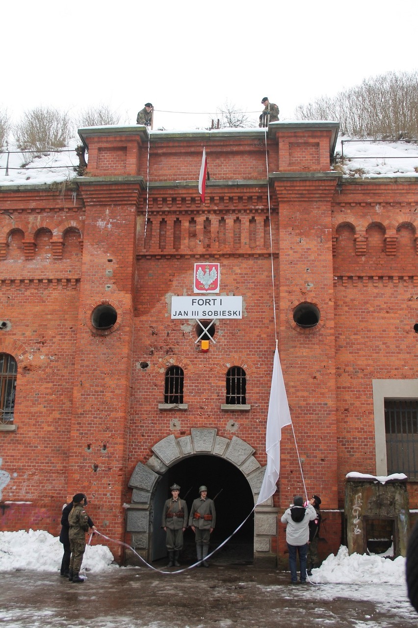 W sobotę (20.01) nad bramą toruńskiego Fortu I została...