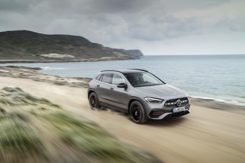 Nowy Mercedes GLA, w porównaniu z poprzednikiem, ma bardziej...