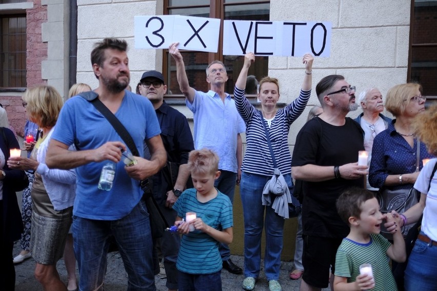 Toruń. Protest po uchwaleniu ustawy o Sądzie Najwyższym...