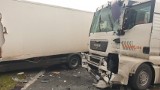 Wypadek na drodze krajowej nr 39 pod Brzegiem. Zderzyły się dwa samochody ciężarowe