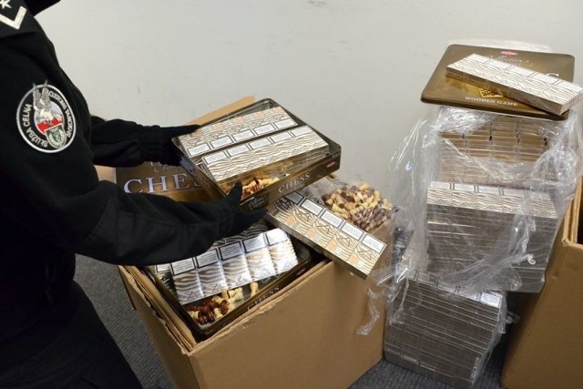 W 2014 roku podlascy celnicy podczas kontroli przesyłek pocztowych i kurierskich przechwycili ponad 30 tysięcy paczek przemycanych papierosów i 750 kg nielegalnego tytoniu.