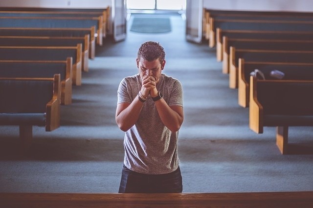 Młodzi Polacy są mniej religijni od starszego pokolenia....