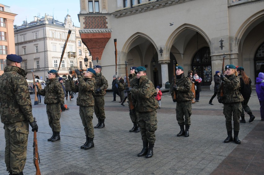 Piknik „Bezpieczna Polska” na krakowskim Rynku [NOWE ZDJĘCIA]