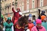 Orszak Trzech Króli w Katowicach był głośny i radosny. Tysiące ludzi przeszło ulicami centrum WIDEO + ZDJĘCIA