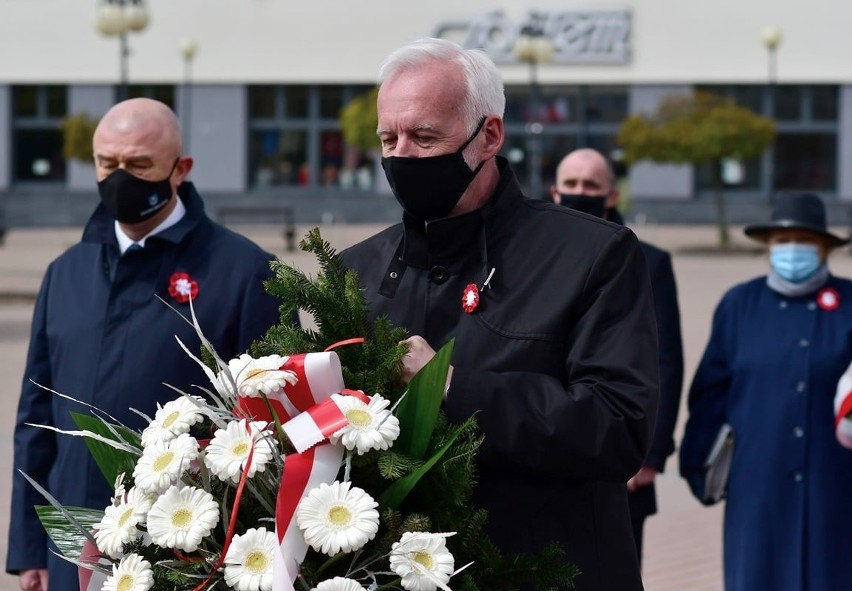 Święto Narodowe Trzeciego Maja w Tarnobrzegu. Kwiaty pod Pomnikiem Bartosza Głowackiego (ZDJĘCIA)