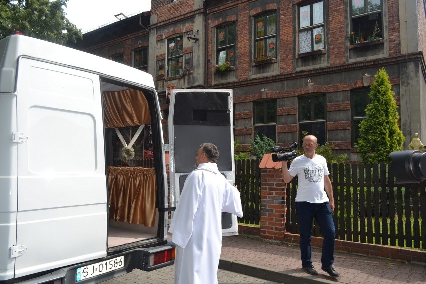 Światowe Dni Młodzieży: relikwie św. Teresy od Dzieciatka Jezus w Jaworznie [ZDJĘCIA]