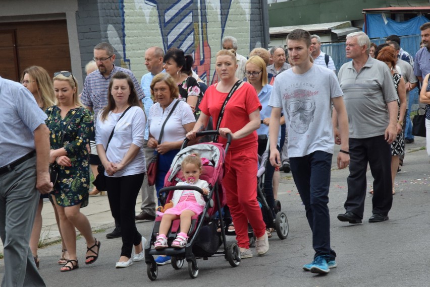 Boże Ciało w Zawierciu. Procesja z bazyliki mniejszej przeszła ulicami Zawiercia