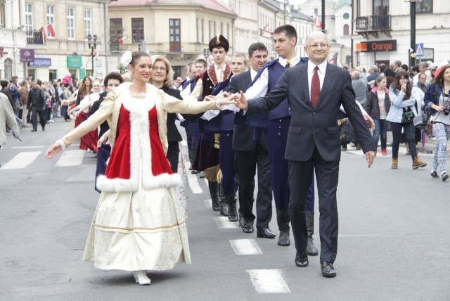 Prezydent Krzysztof Żuk poprowadzi poloneza w pierwszej parze z Iwoną Sielewicz z "Kaniorowców".