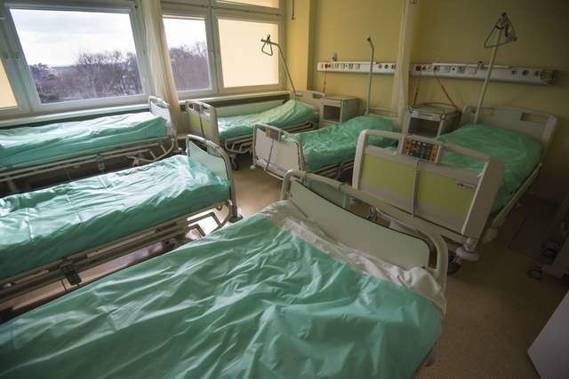Zespolony szpital wojewódzki na Bielanach.Oddział Neurologii zupełnie pusty po ewakuacji pacjentów.