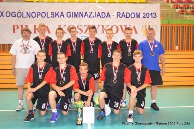Koszykarze Gimnazjum nr 2 w Przemyślu pokazali w Radomiu dobry basket.