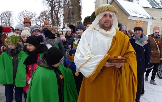 W ubiegłorocznym Orszaku Trzech Króli w Szańcu wzięło udział grubo ponad 600 osób, a więc... więcej, niż Szaniec ma mieszkańców.