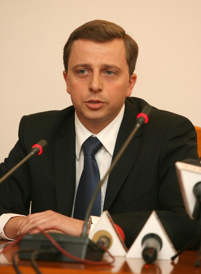 Dariusz Joński, radny sejmiki województwa łódzkiego, chce bronić małych komisariatów u premiera Tuska.