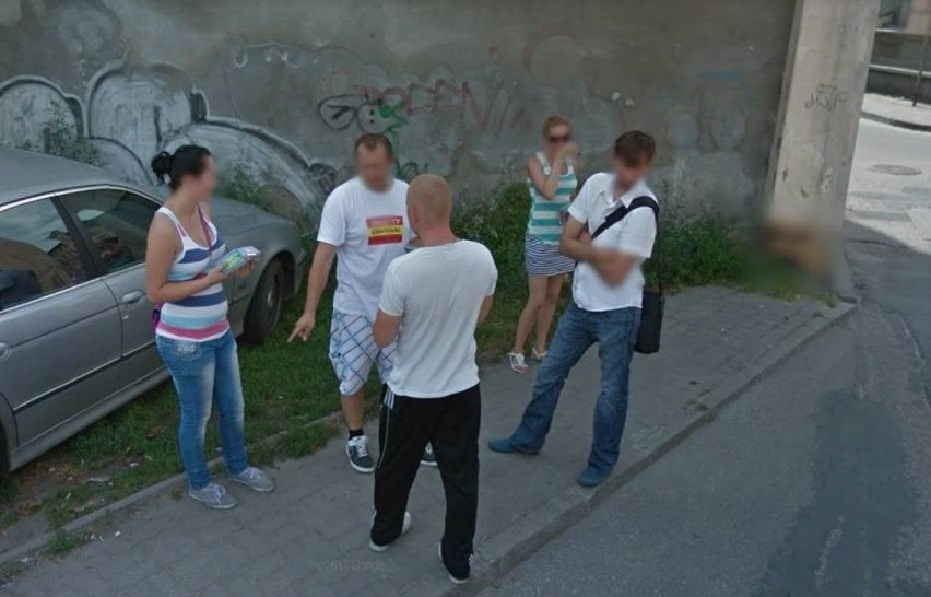 Perełki Google Street View. Polacy przyłapani! Oto nietypowe zdjęcia [Toruń, Lublin, Częstochowa, Białystok, Łódź, Kędzierzyn i inne]