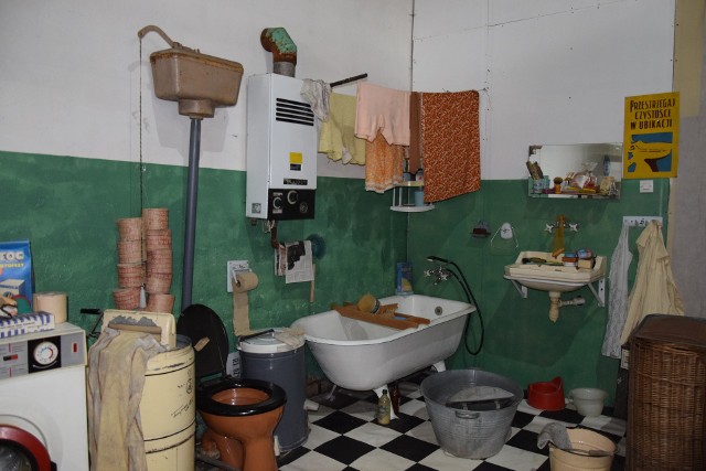 Na kolejnych zdjęciach przypominamy, jak urządzone były łazienki w czasach PRL: wystrój, wyposażenie, sprzęt, kosmetyki >>>>>