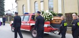 Ostatnie pożegnanie strażaka OSP Byszyce zmarłego podczas służby. Tłumy na pogrzebie 