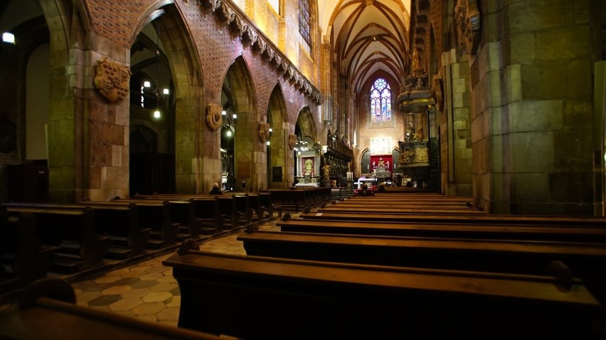 Wrocław: Księża zamykają kościoły. "Sytuacja jest naprawdę poważna"