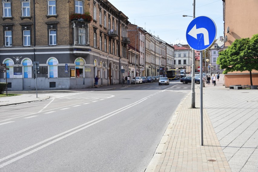 Skrzyżowanie ulic Lwowska i Dąbrowskiego...