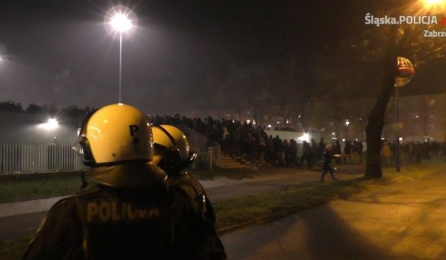 Policja zatrzymała kolejnych zabrzańskich pseudokibiców, którzy w czasie meczu między drużynami Górnika Zabrze i Pogoni Siedlce w ubiegłym roku wtargnęli na murawę