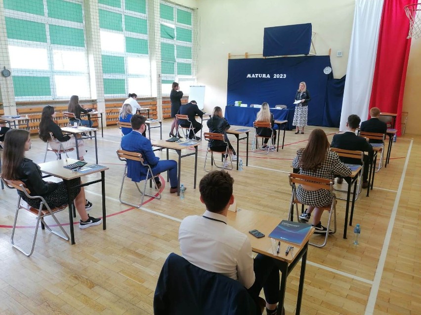 Maturzyści ze Stąporkowa przystąpili do egzaminu dojrzałości...