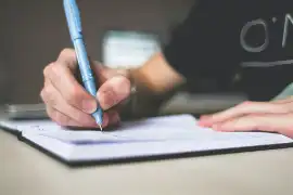 Jak napisać notatkę syntetyzującą? Przykłady od CKE, wzór i schemat