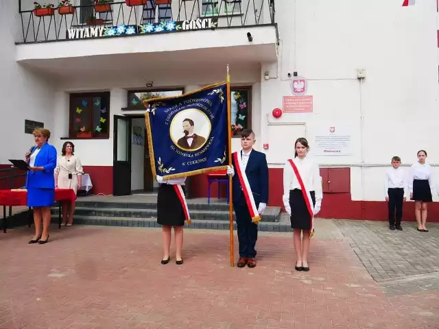 Poświęcenie sztandaru szkoły z Cukrówki.