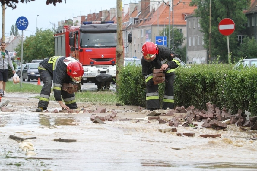 Wielka awaria wodociągowa. Pękła główna magistrala w mieście. Mieszkańcy bez wody (ZDJĘCIA)