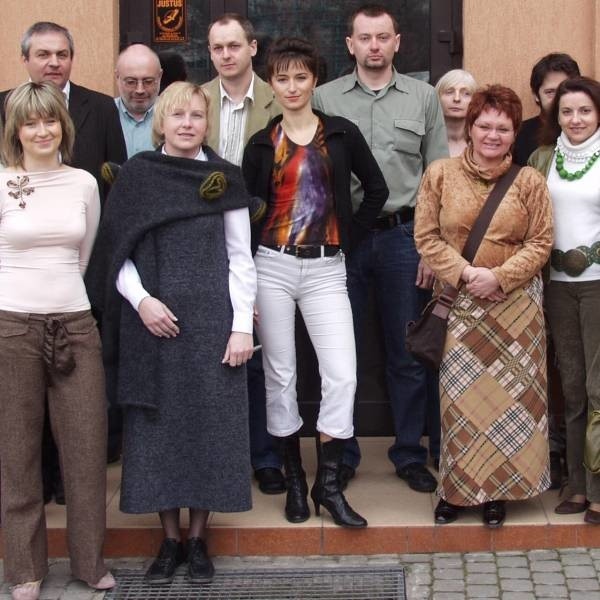 Ta silna ekipa, nauczyciele Kolegium Szkół Prywatnych w Kielcach, przygotowali specjalnie dla Was propozycje maturalnych zestawów ćwiczeń. W kolejnych dodatkach rad udzielają nauczyciele ze słynnego Liceum Ogólnokształcącego imienia Jana Kochanowskiego w Radomiu.