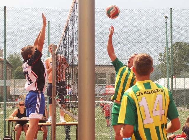 Zacięta rywalizacja w siatkówkę między ekipami z Makoszyna i Łagowa.