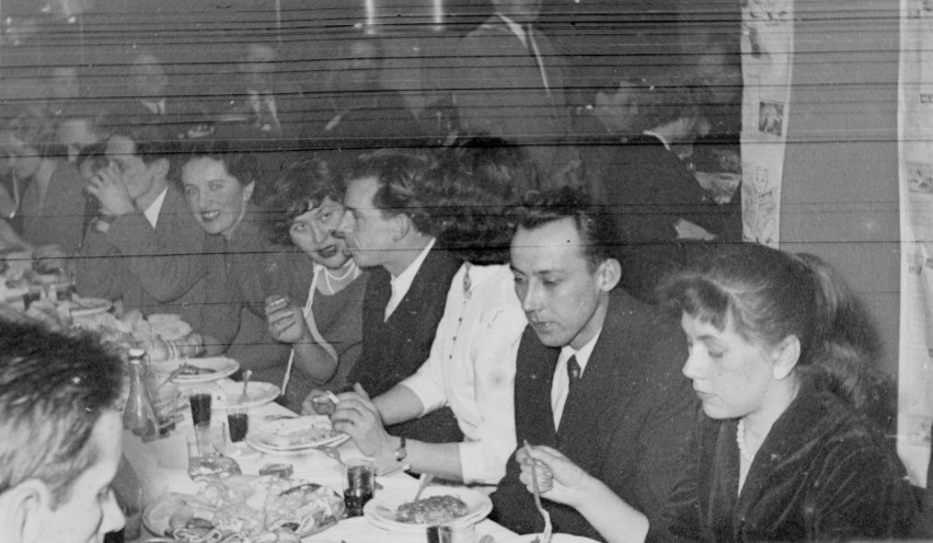 1958 r., przyjęcie w klubie Nora z okazji pierwszych urodzin...