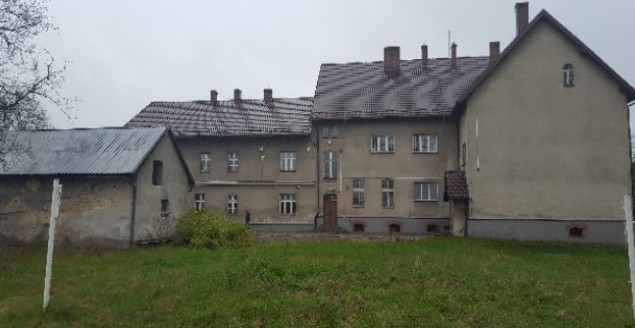 Obecny wygląd budynku po szkole podstawowej w Urbanowicach