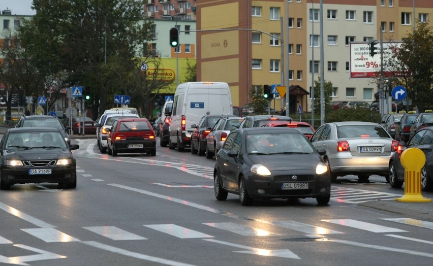 Buspas na ul. Małokackiej został przedłużony aż do skrzyżowania. Teraz ma prawie 1,5 kilometra długości