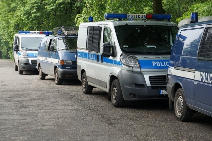 Policjanci z Sosnowca strzelają do tarczy z wizerunkiem...