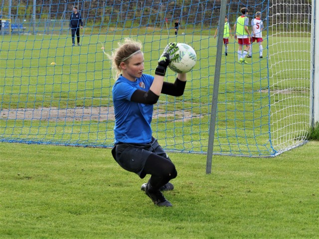Zawodniczka Gwardii Koszalin Julia Woźniak otrzymała powołanie na konsultację selekcyjną reprezentacji Polski do lat 17 oraz zgrupowanie Goalkeeper Pro.